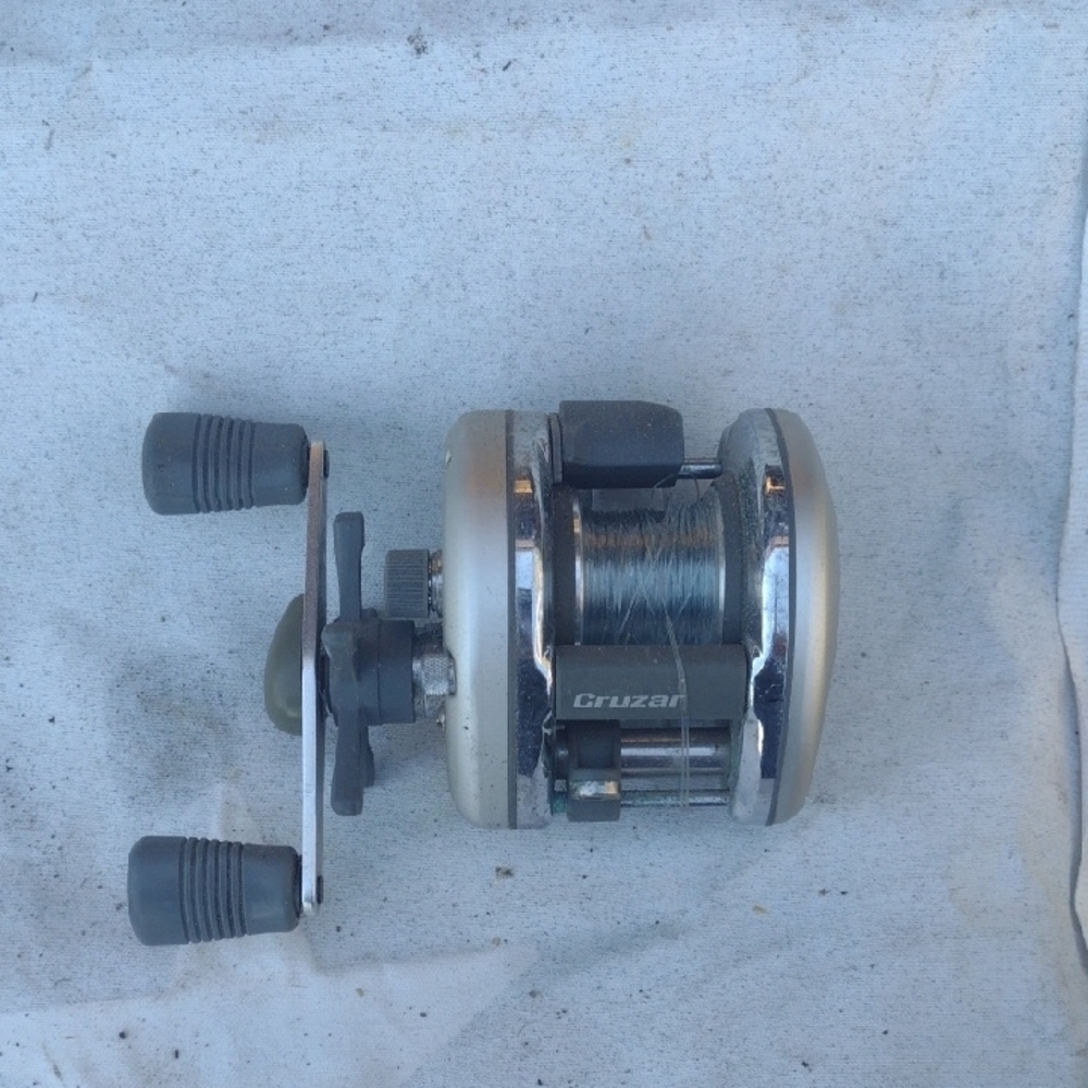 Shimano CruzadSilver Fishing Reel with Black Accents